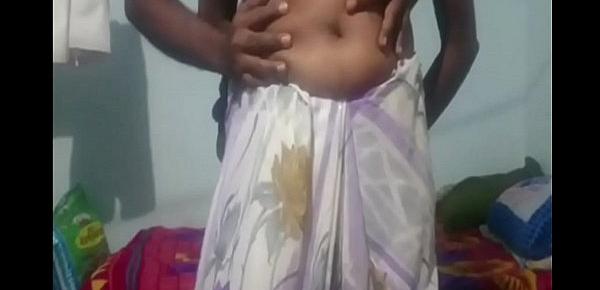  Indian saree aunty Deep navel  Juicy belly